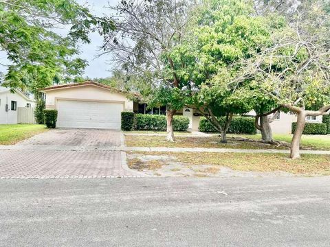 4913 Mckinley Street Hollywood FL 33021
