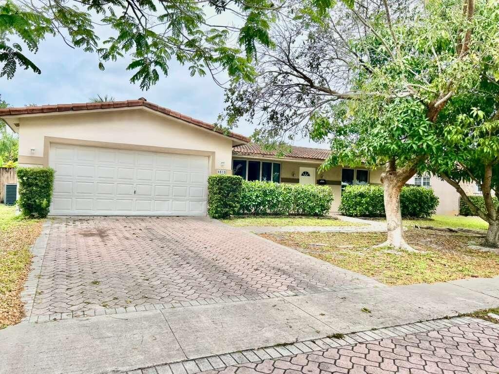 Photo of 4913 Mckinley Street, Hollywood, FL 33021 (MLS # B26011104)