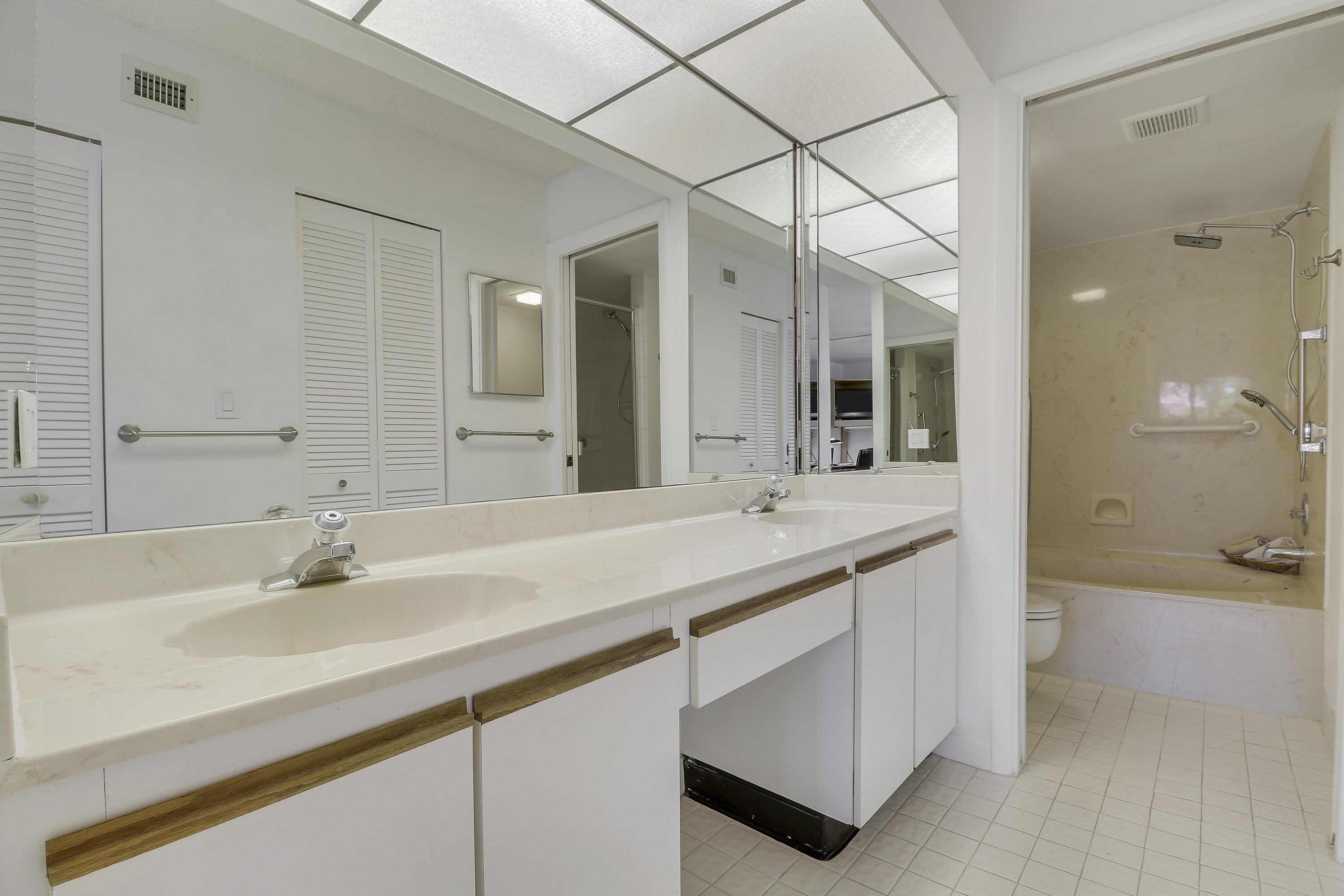 BOCA DELRAY I-III CONDO S FILED IN OR3857P483,4 - Residential