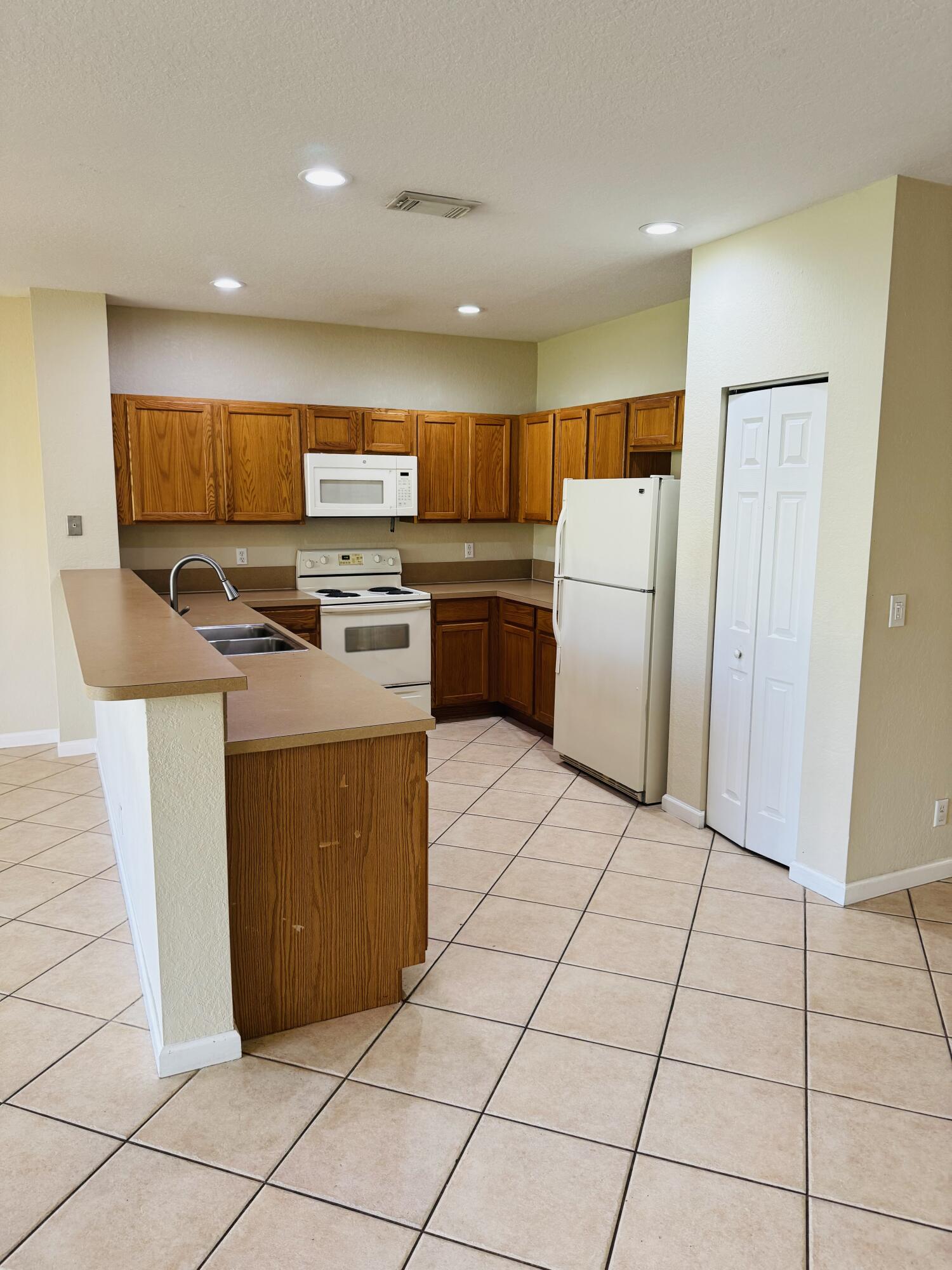 3033 N Evergreen Circle