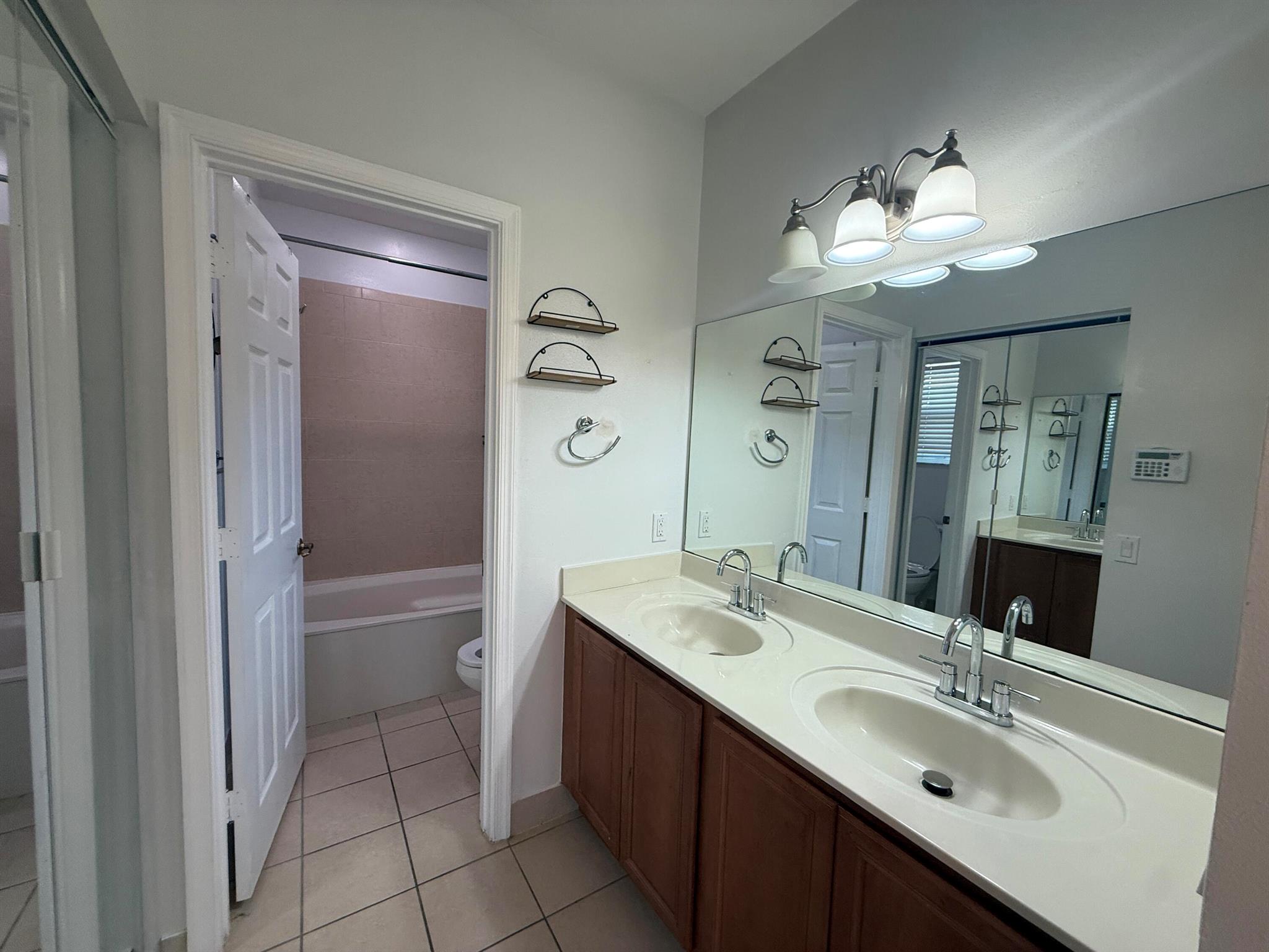 THOUSAND OAKS - Residential Lease