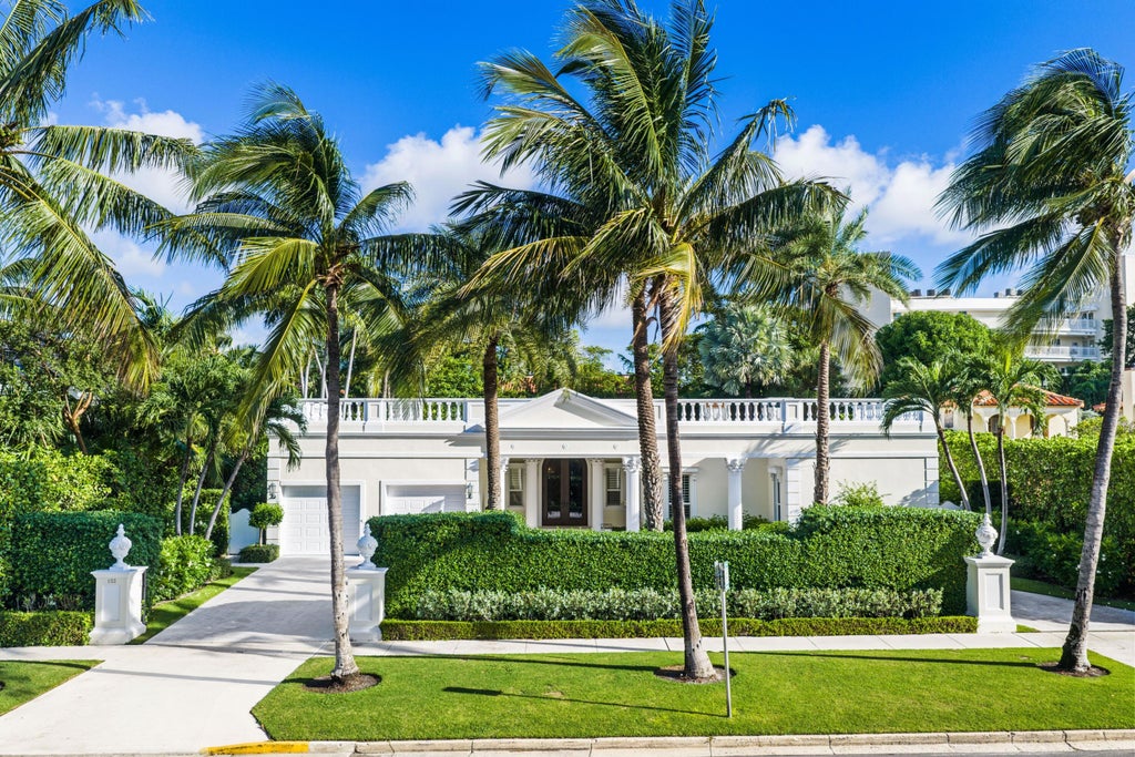 Photo of 133 BRAZILIAN Avenue, Palm Beach, FL 33480 (MLS # B26088583)