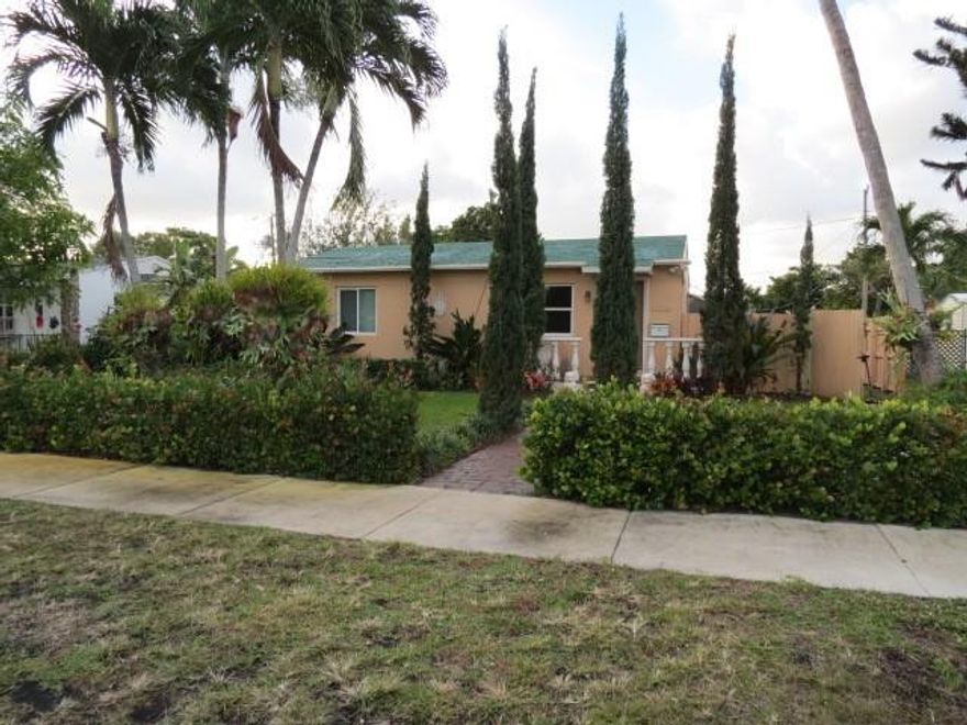 Clean well maintained house in the heart of Hollywood. Backyard completely fenced with lots of space and an outdoor shed for storage. Windows are impact resistance. Full size washer & dryer.