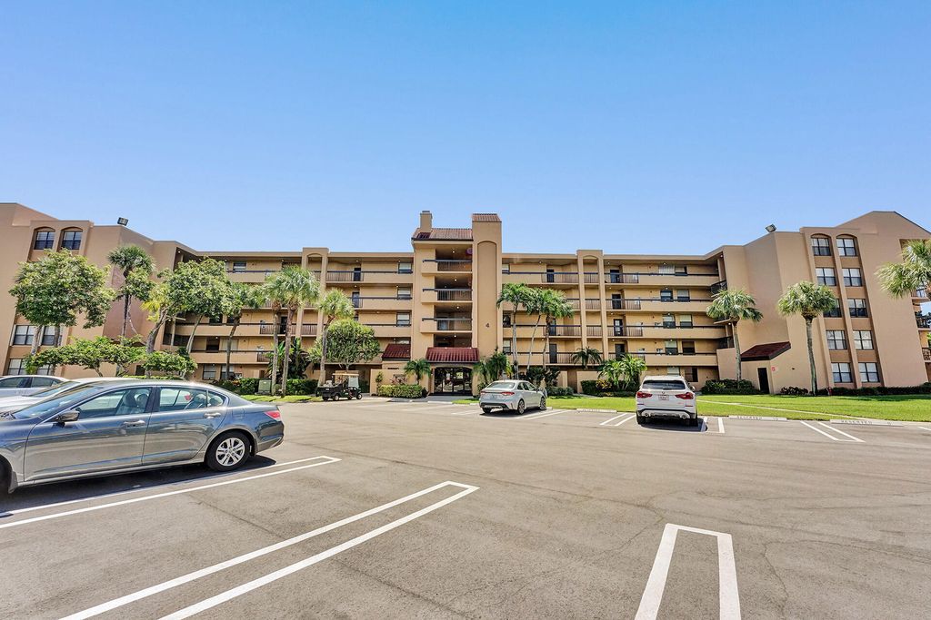 Photo of 2255 Lindell Boulevard, Delray Beach, FL 33444 (MLS # B26019304)