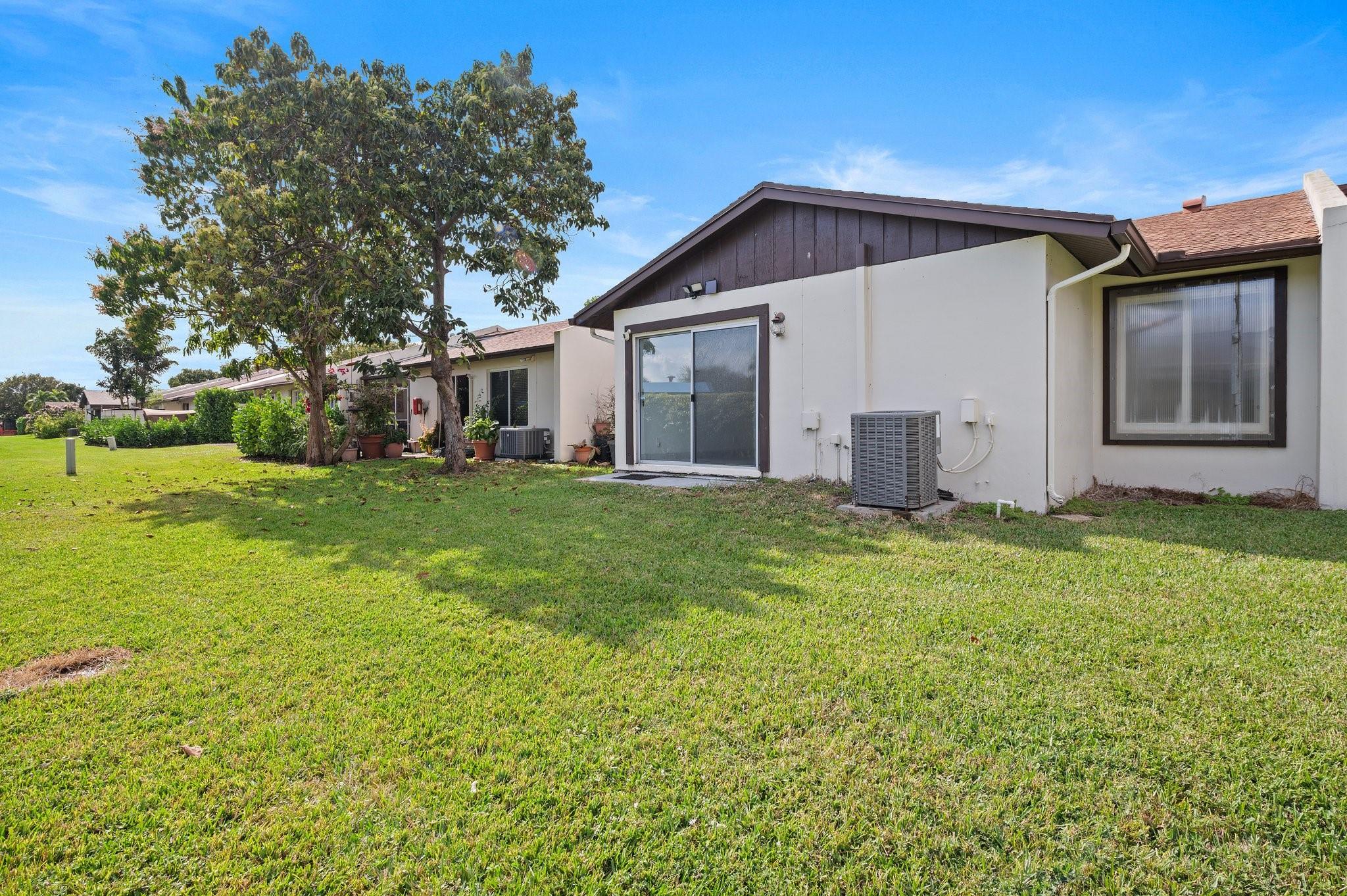 5443 Laurel Oak St