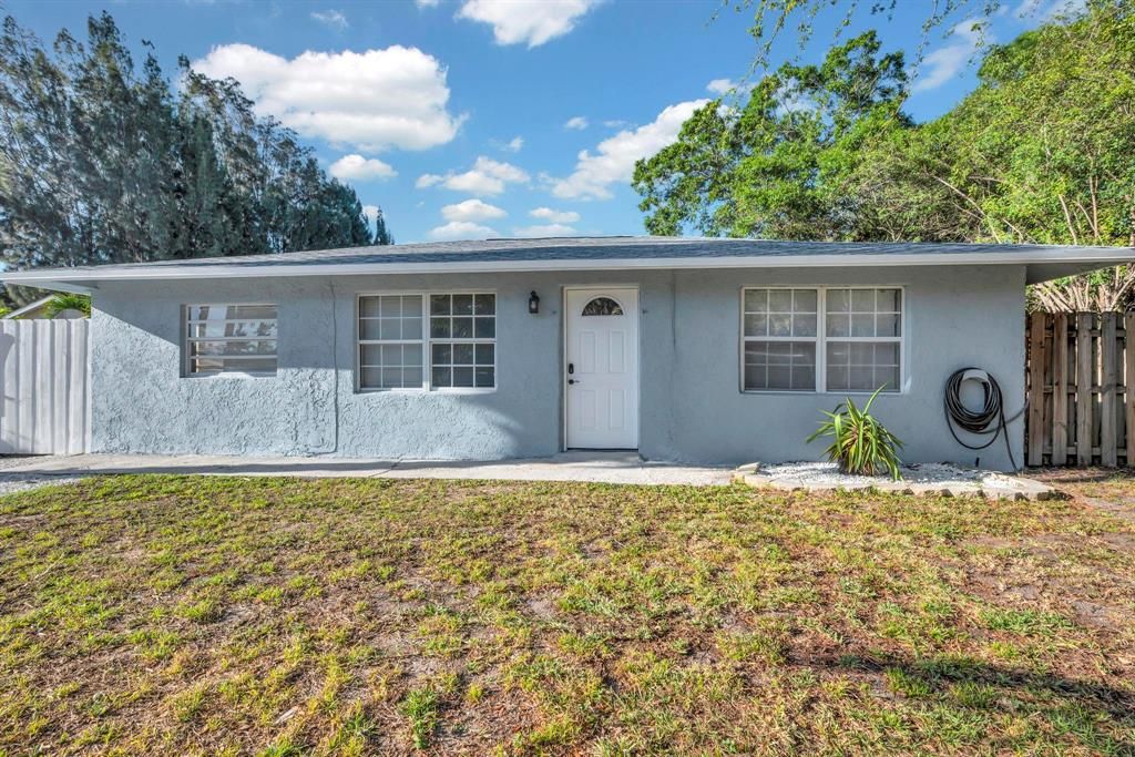 Photo of 348 Florida Avenue S, Fort Pierce, FL 34982 (MLS # R10875848)