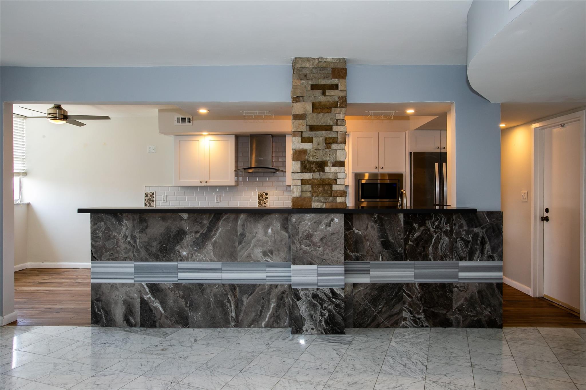 LAKE POINT TOWER CONDOMIN - Residential