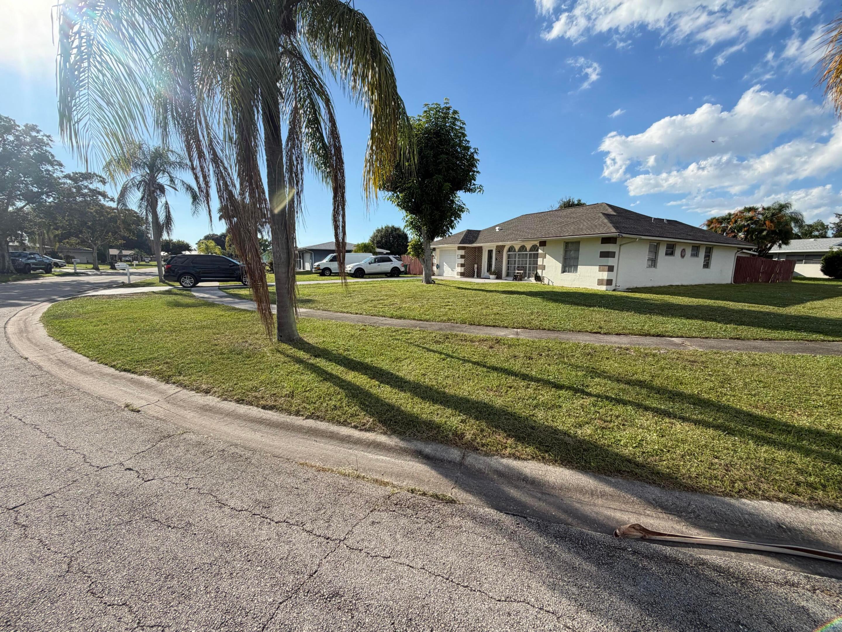 662 SW BRANFORD Drive, Port St Lucie, FL, 34983/$340,000 1 662 SW BRANFORD Drive