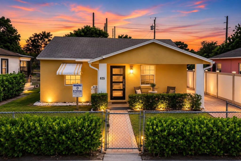 Photo of 625 W 2ND Street, Riviera Beach, FL 33404 (MLS # B26070849)