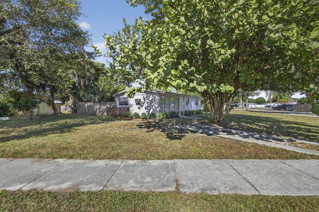 Photo of 751 Royal Palm Beach Boulevard, Royal Palm Beach, FL 33411 (MLS # R11145888)