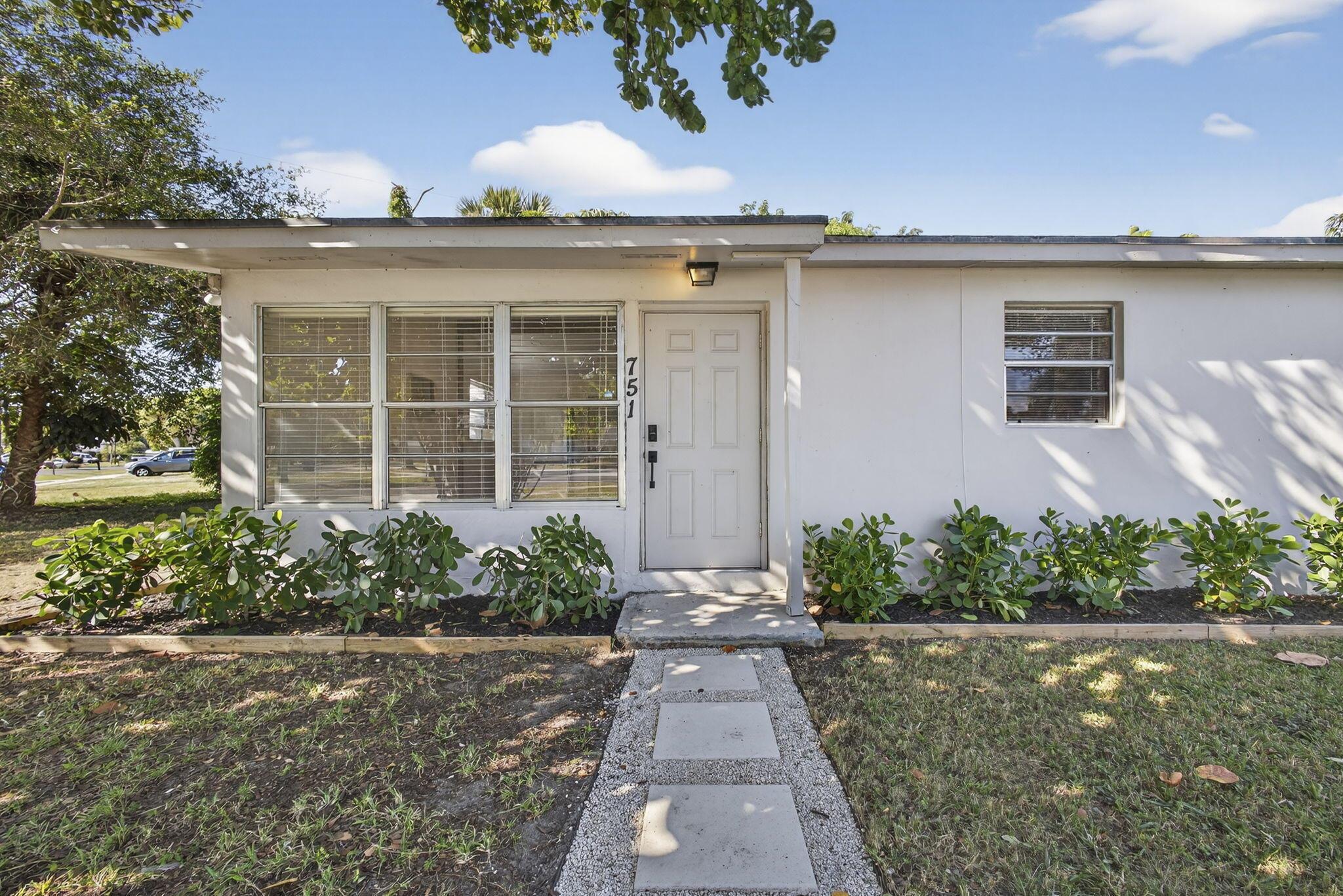 751 Royal Palm Beach Boulevard