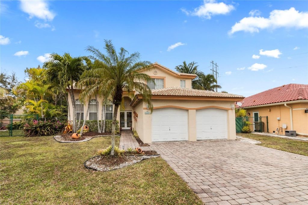 Photo of 14221 N Royal Cove Circle, Davie, FL 33325 (MLS # F10490891)