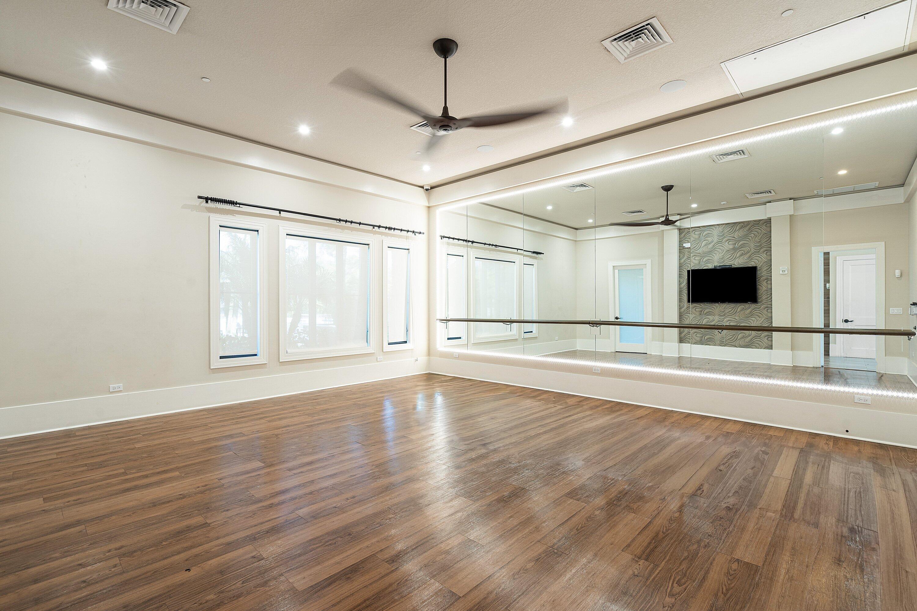 PALM MEADOWS ESTATES - Residential