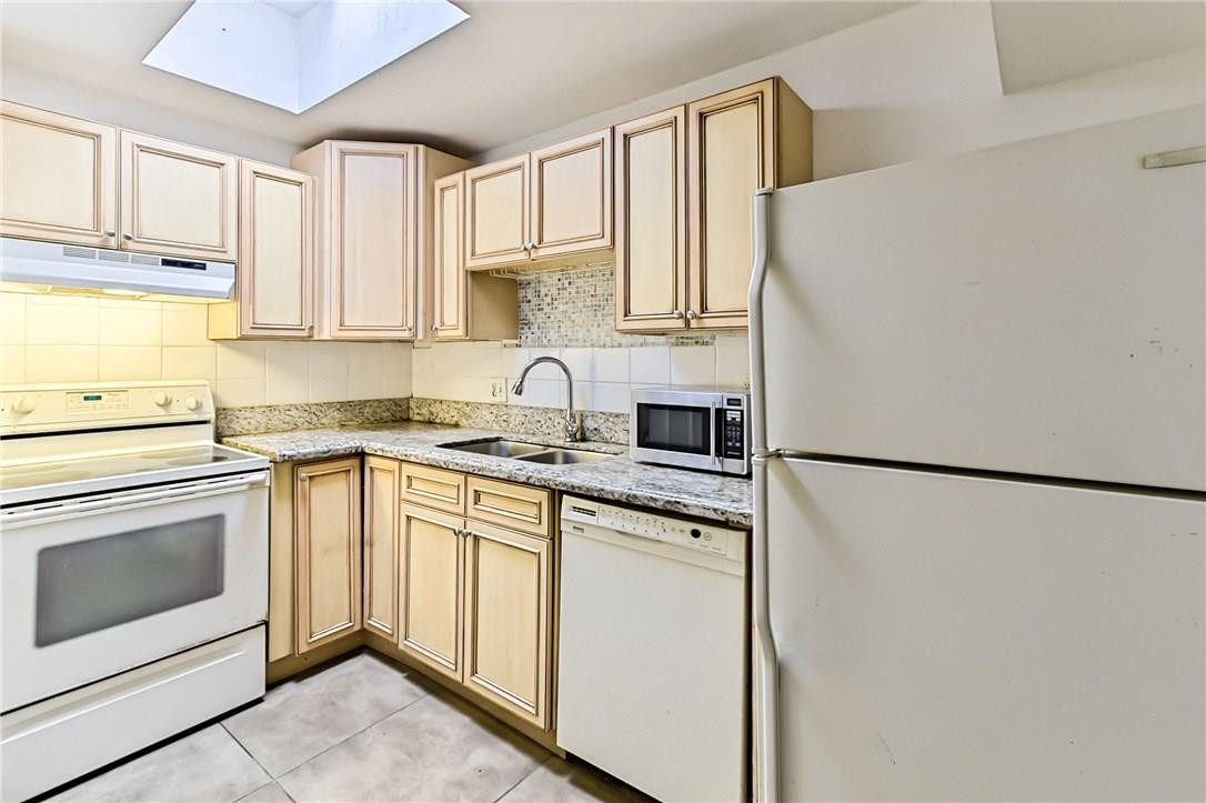 LAKE ISLAND 79-39 B LOT 3 - Residential