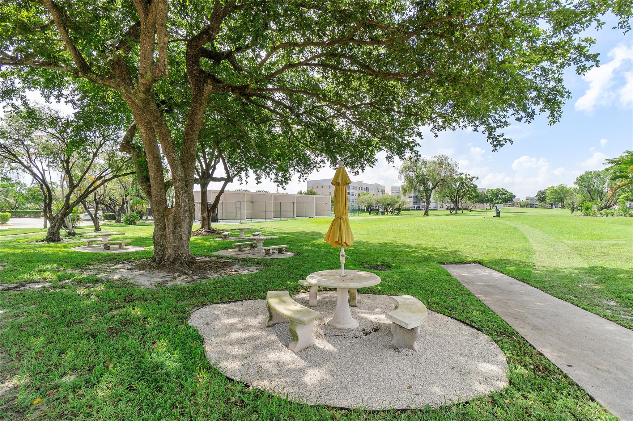 Sunrise Lakes #185 - Residential