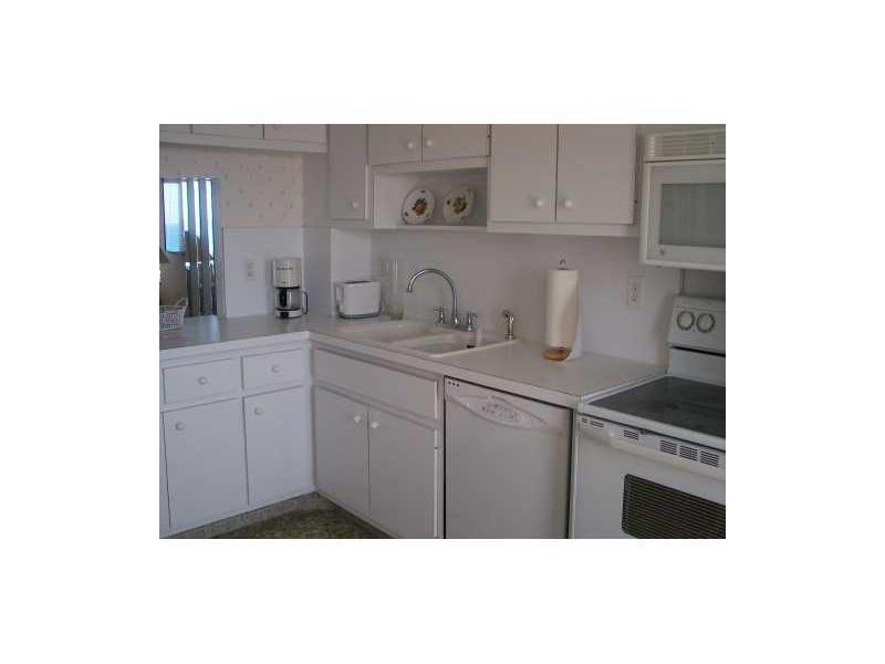 ADMIRALTY TOWERS - Residential
