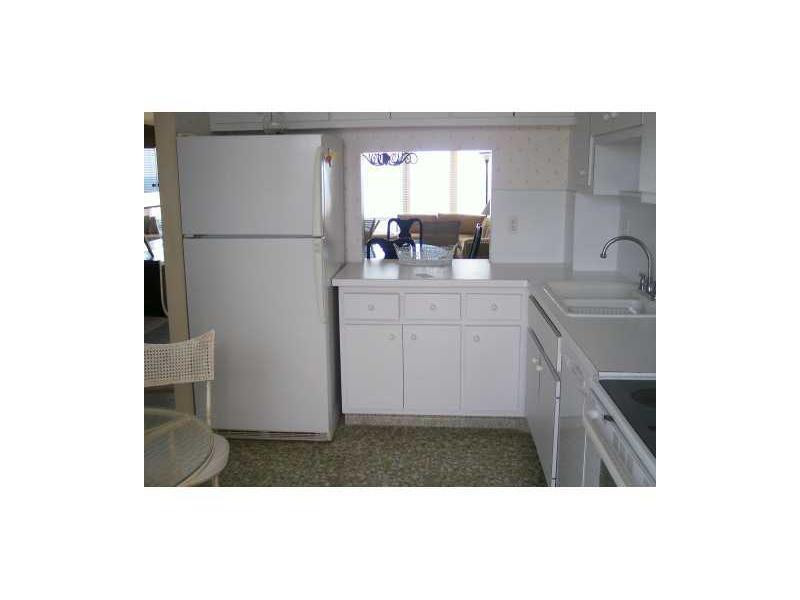 ADMIRALTY TOWERS - Residential