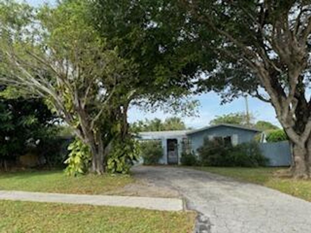 Photo of 513 Lindell Boulevard, Delray Beach, FL 33444 (MLS # R10940842)