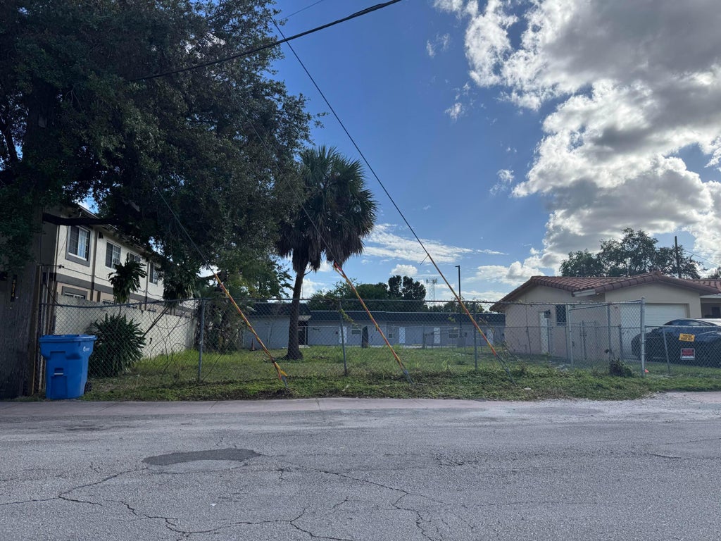 Photo of 720 HARRIS Terrace, Fort Lauderdale, FL 33311 (MLS # B26092595)