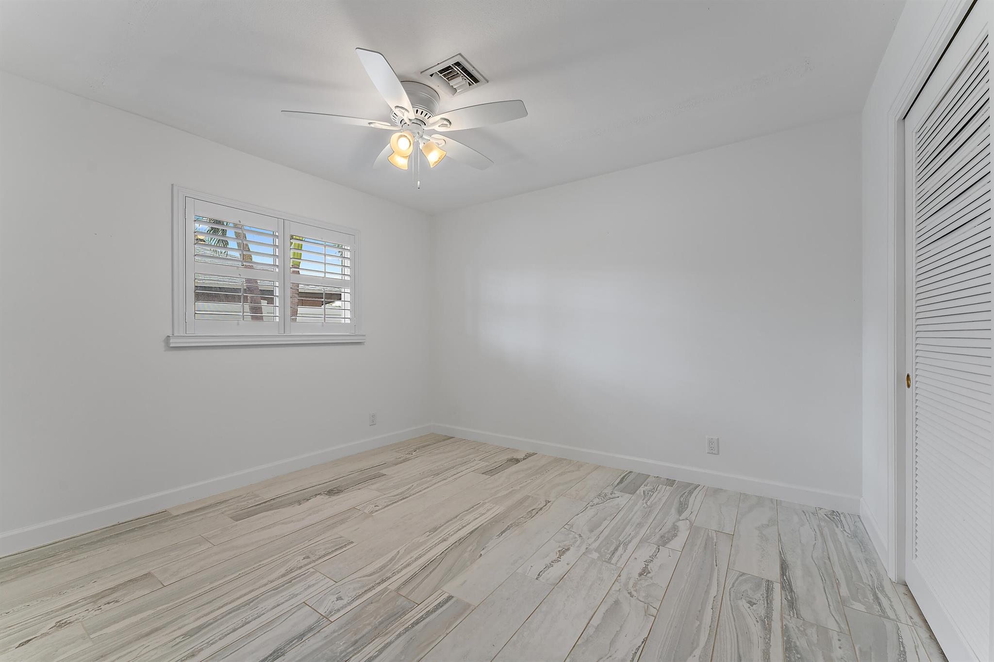 YACHT CLUB - Residential Lease