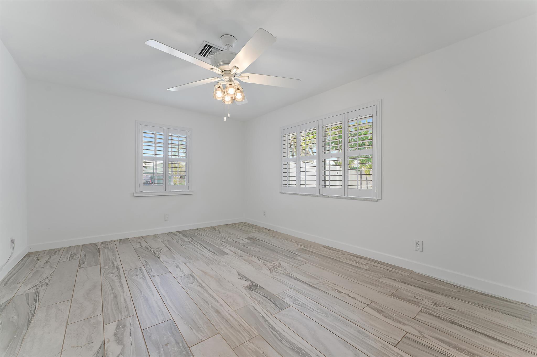 YACHT CLUB - Residential Lease