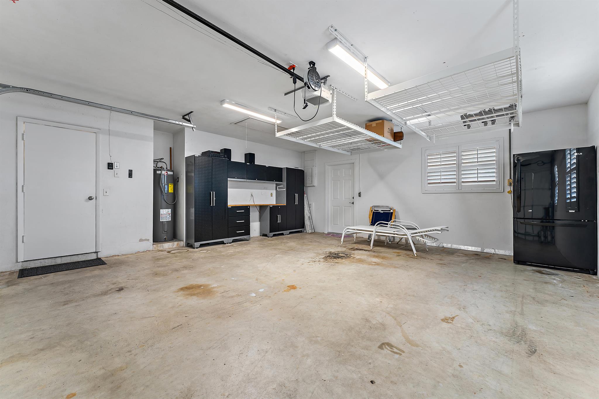 YACHT CLUB - Residential Lease