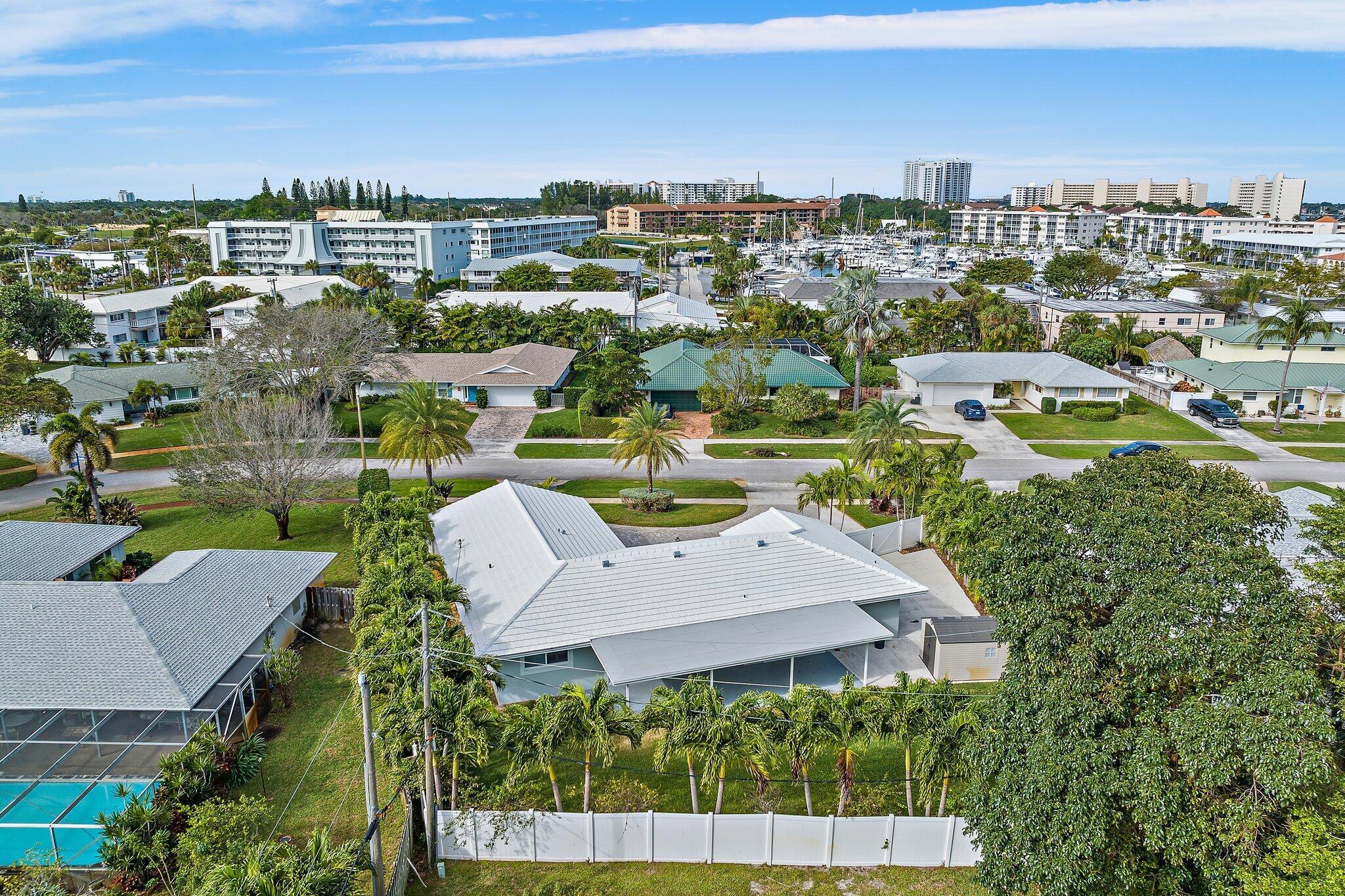 YACHT CLUB - Residential Lease