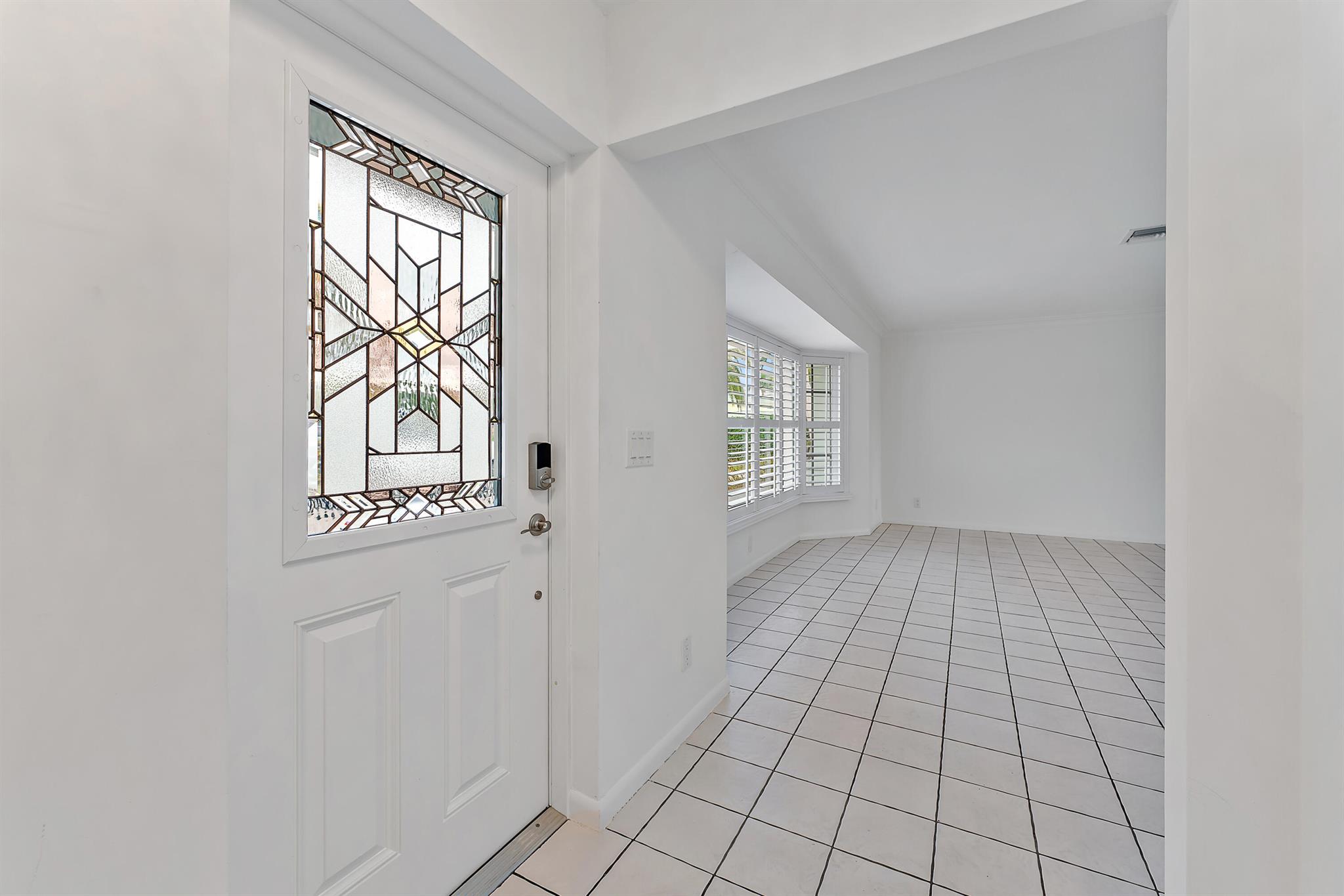 YACHT CLUB - Residential Lease