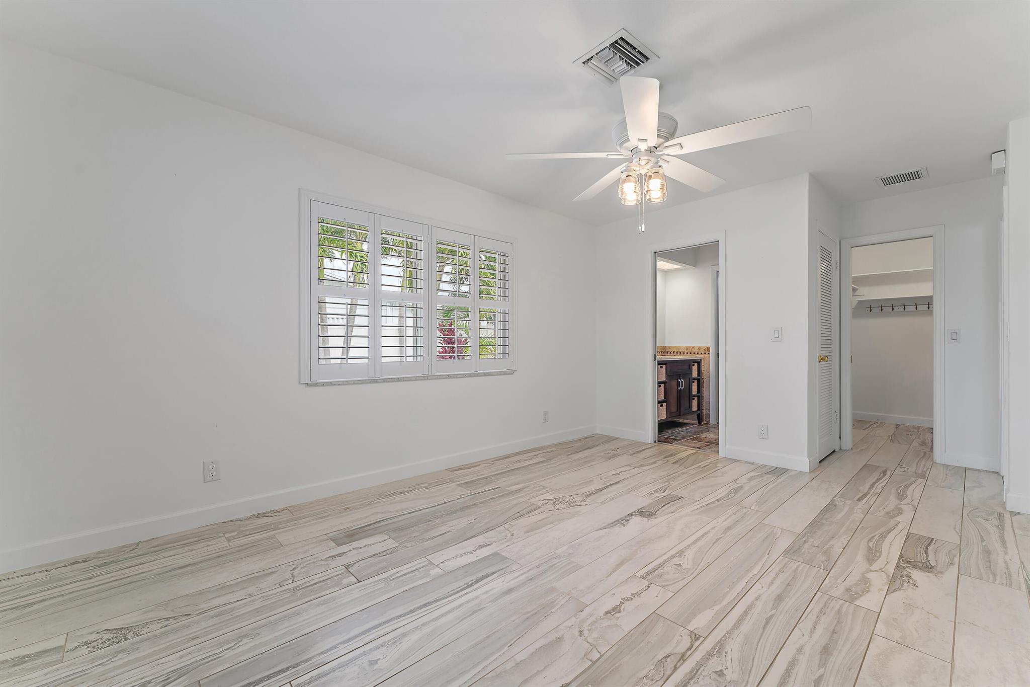 YACHT CLUB - Residential Lease