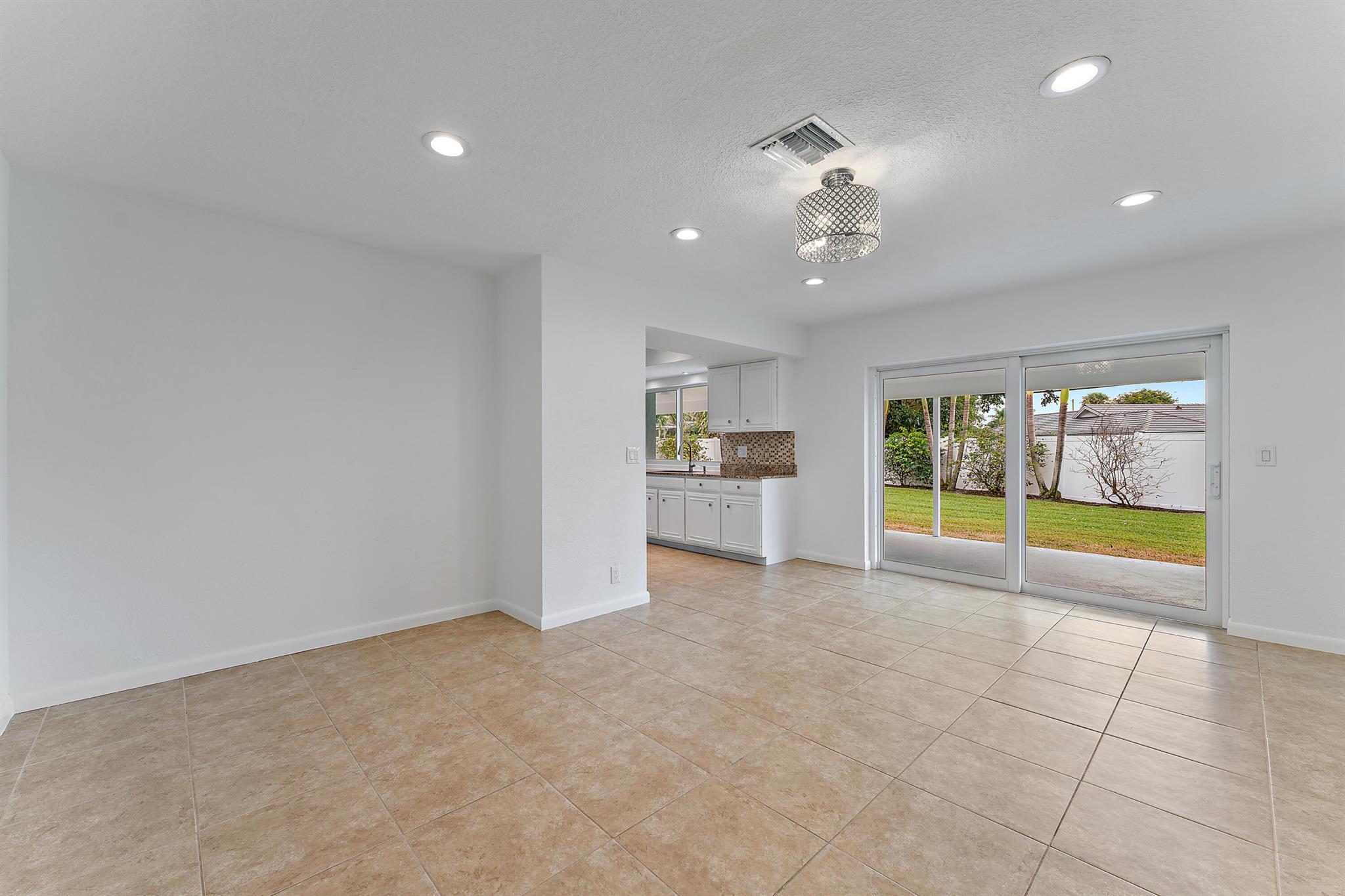 YACHT CLUB - Residential Lease