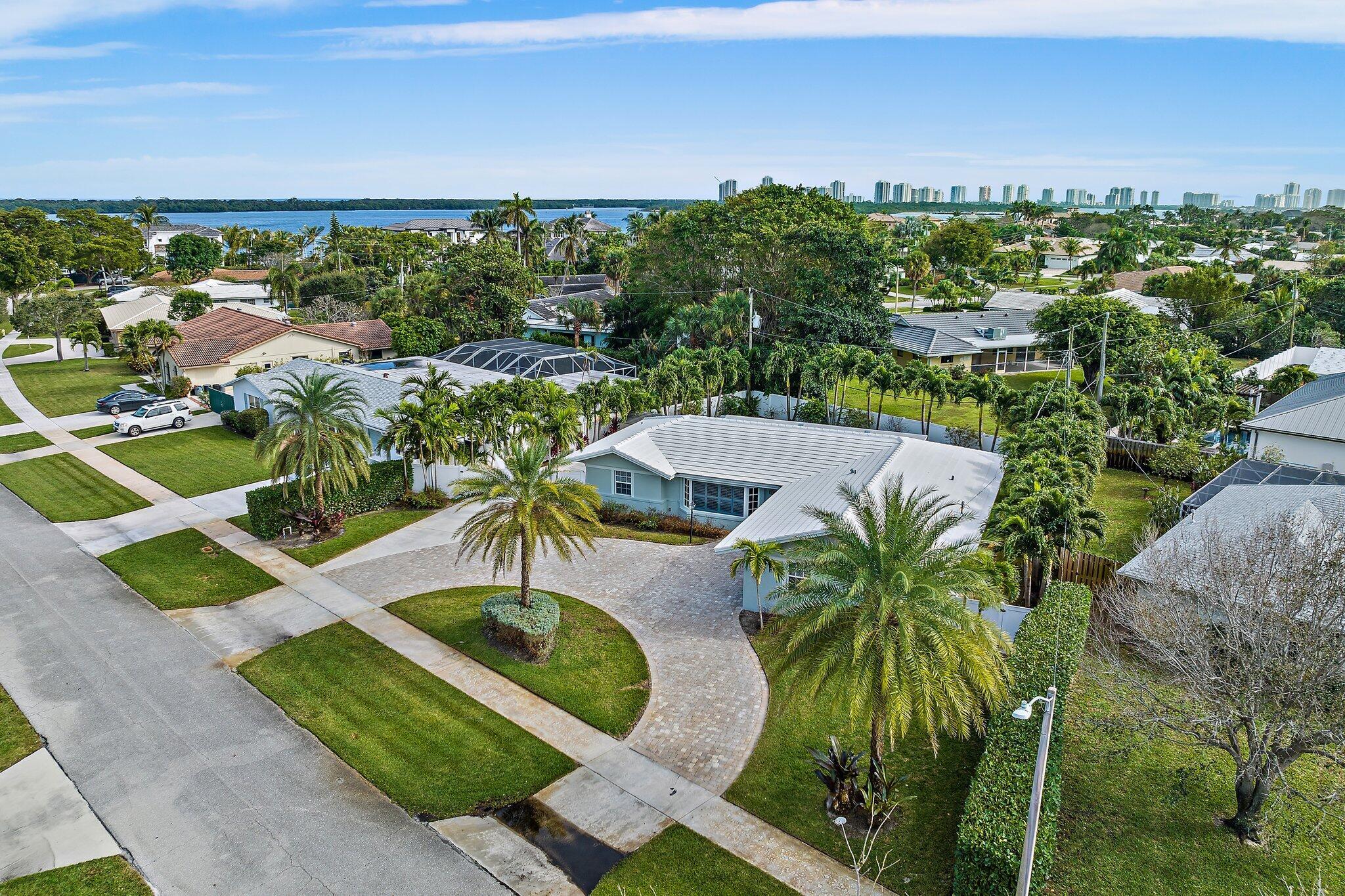 YACHT CLUB - Residential Lease