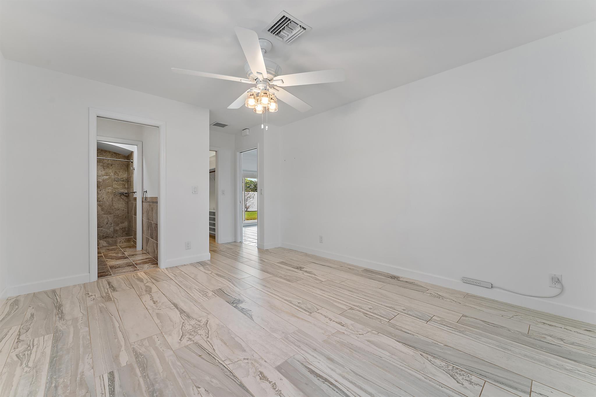 YACHT CLUB - Residential Lease