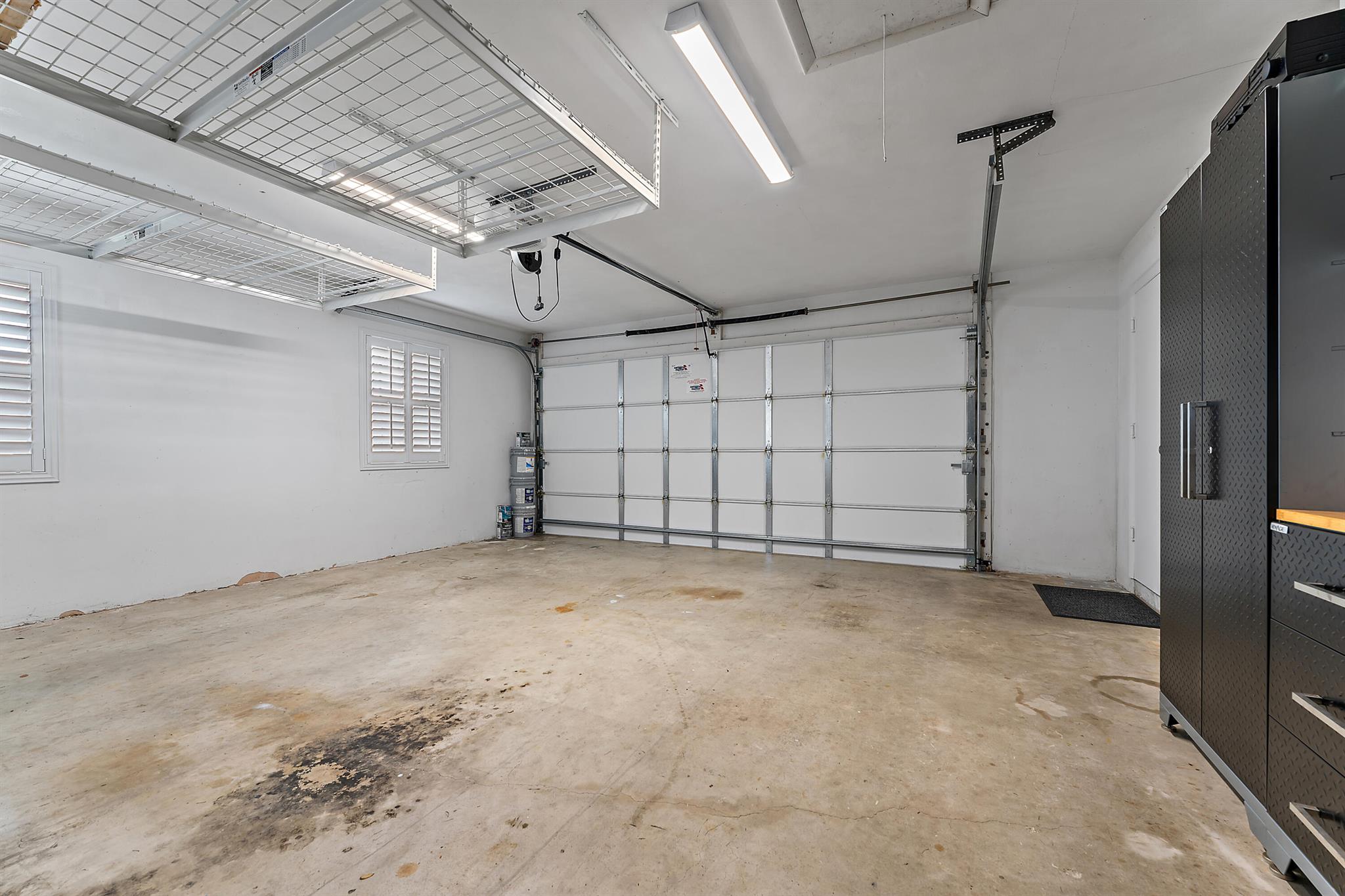 YACHT CLUB - Residential Lease