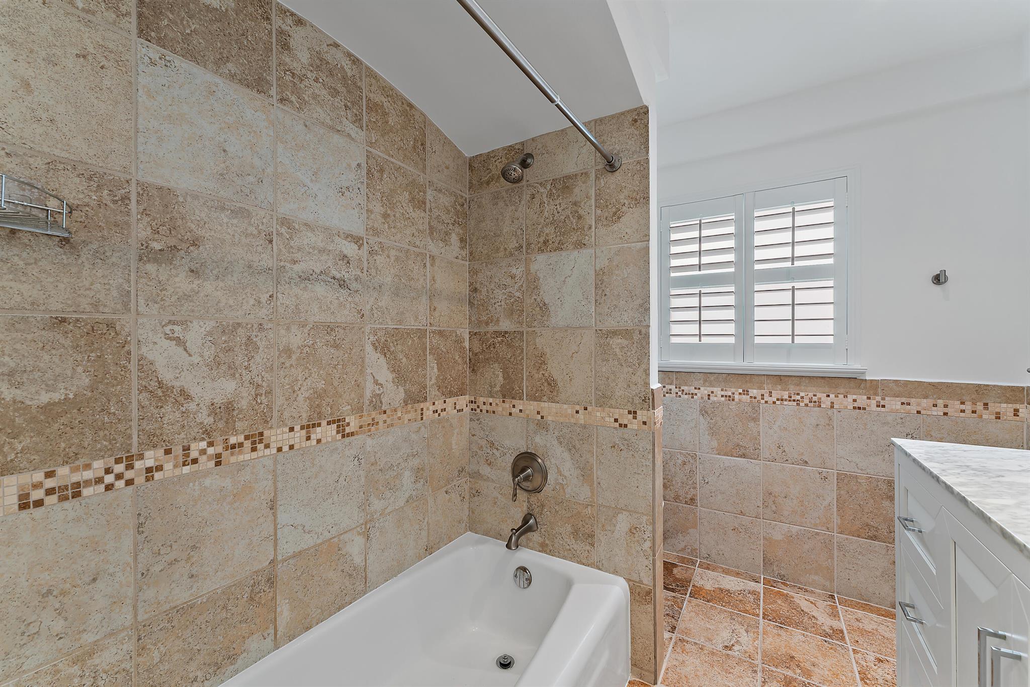 YACHT CLUB - Residential Lease