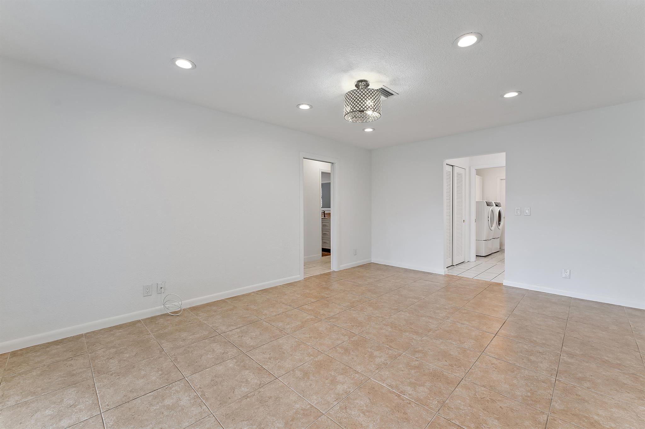 YACHT CLUB - Residential Lease