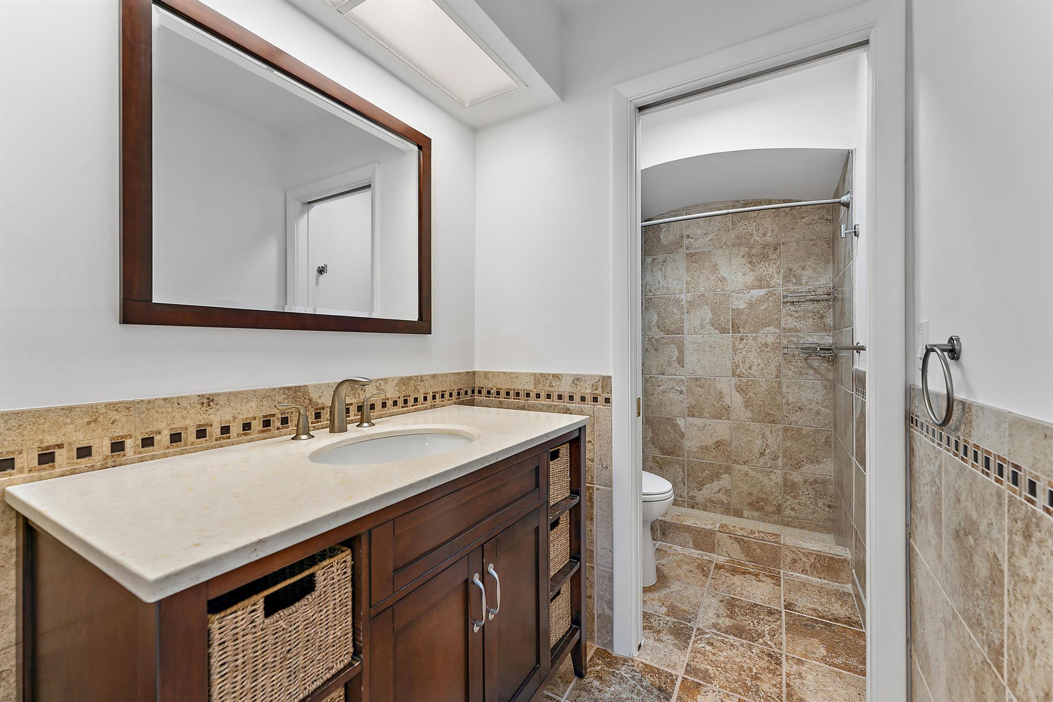 YACHT CLUB - Residential Lease