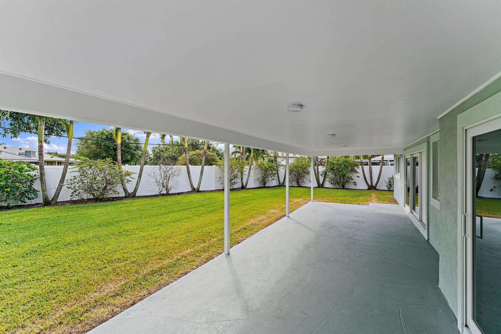 YACHT CLUB - Residential Lease