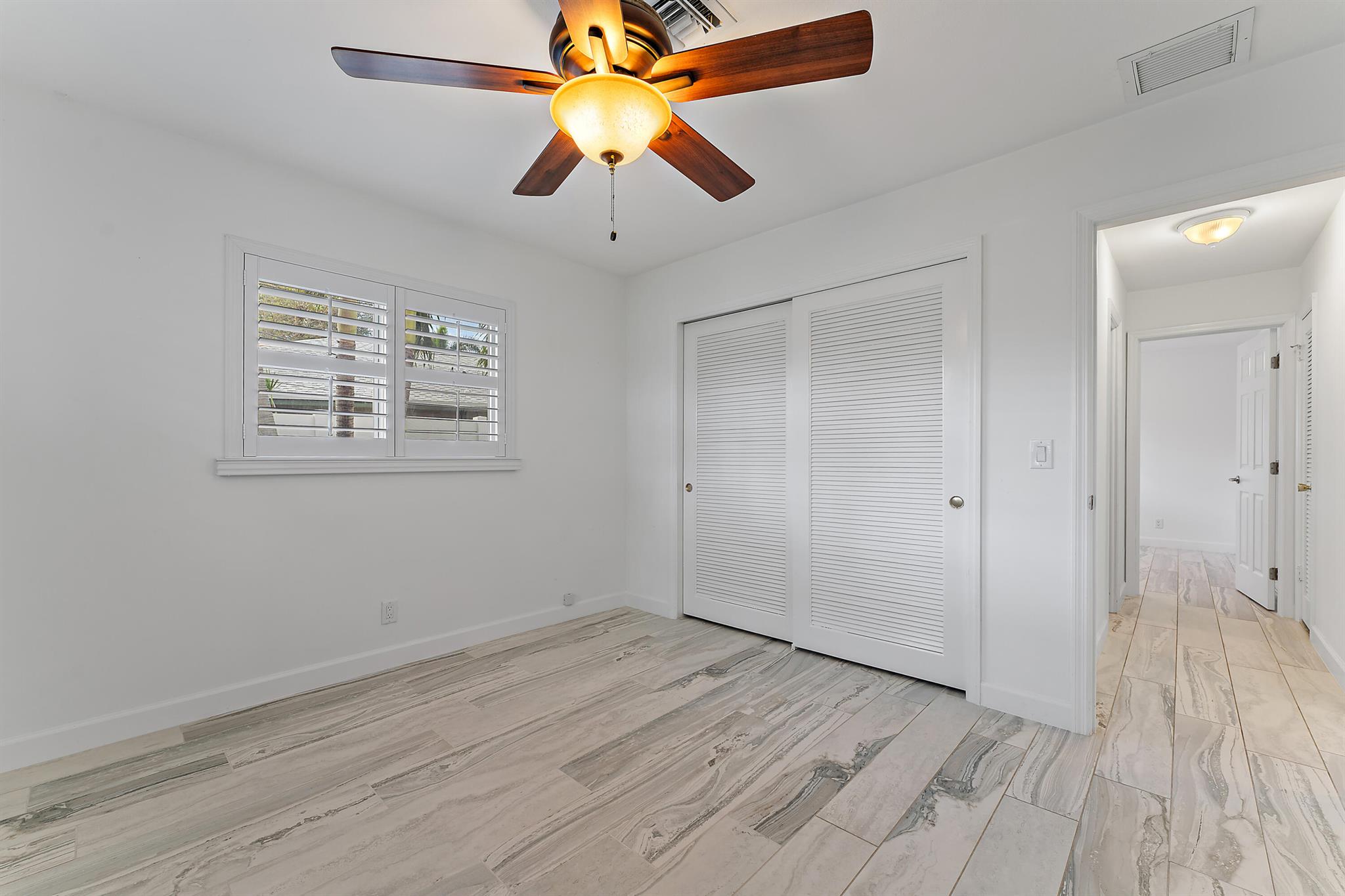 YACHT CLUB - Residential Lease