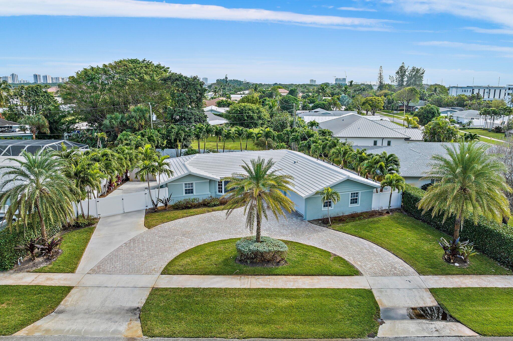 YACHT CLUB - Residential Lease