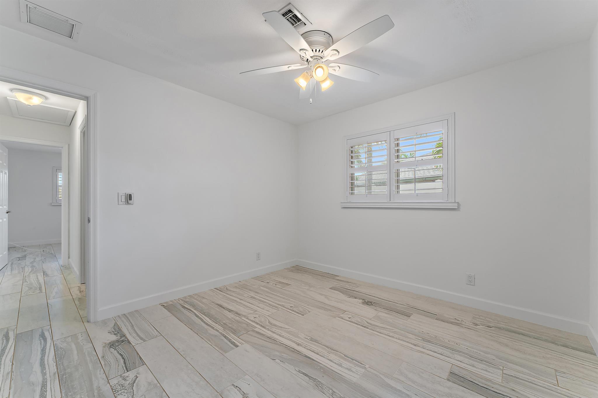 YACHT CLUB - Residential Lease