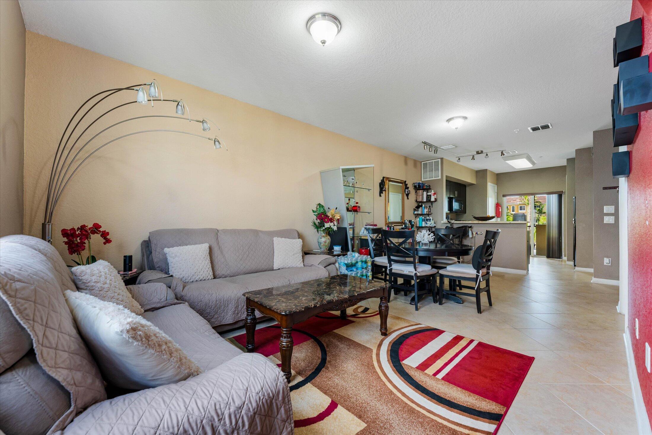 131 NW 2nd Avenue 3