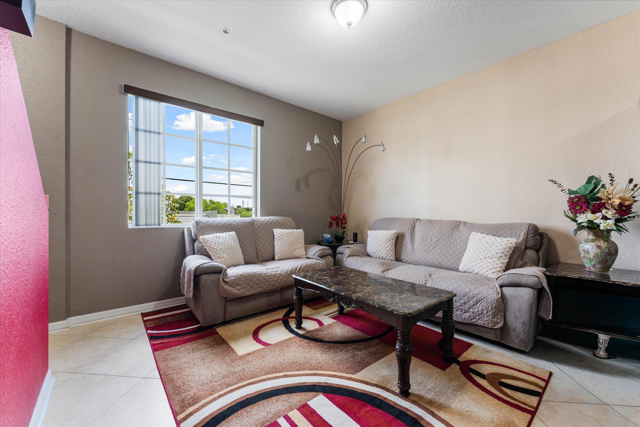 131 NW 2nd Avenue 3