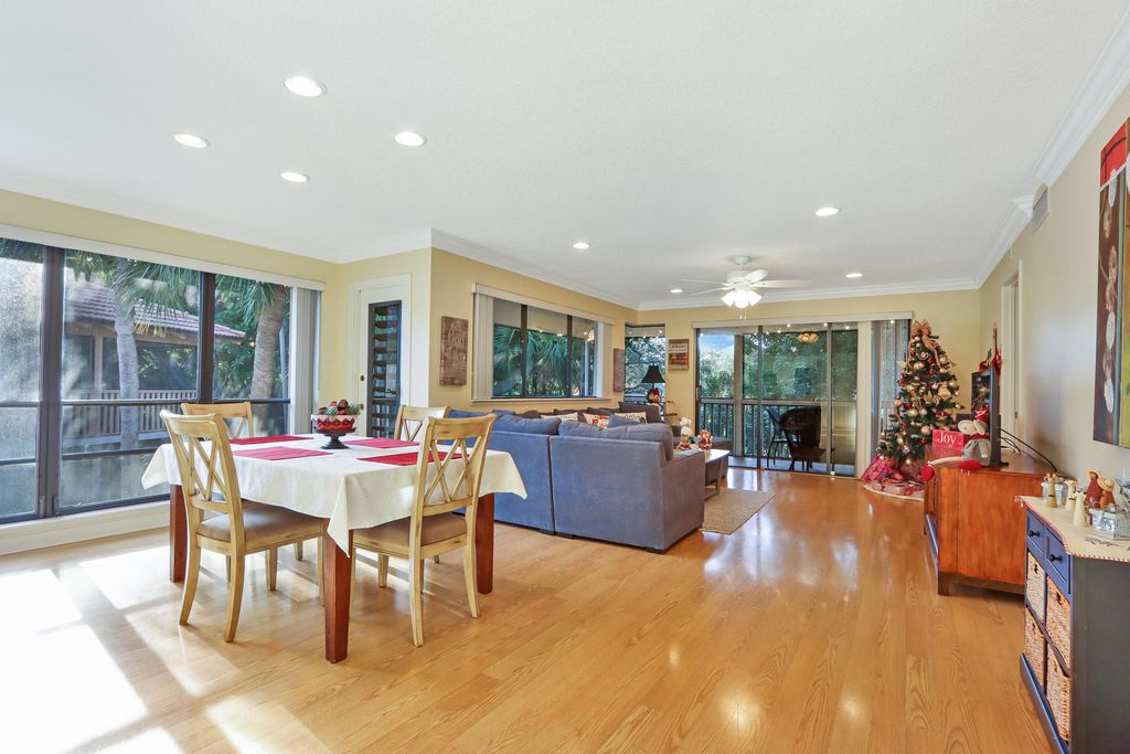 Photo of 110 Brackenwood Road, Palm Beach Gardens, FL 33418 (MLS # R11049859)