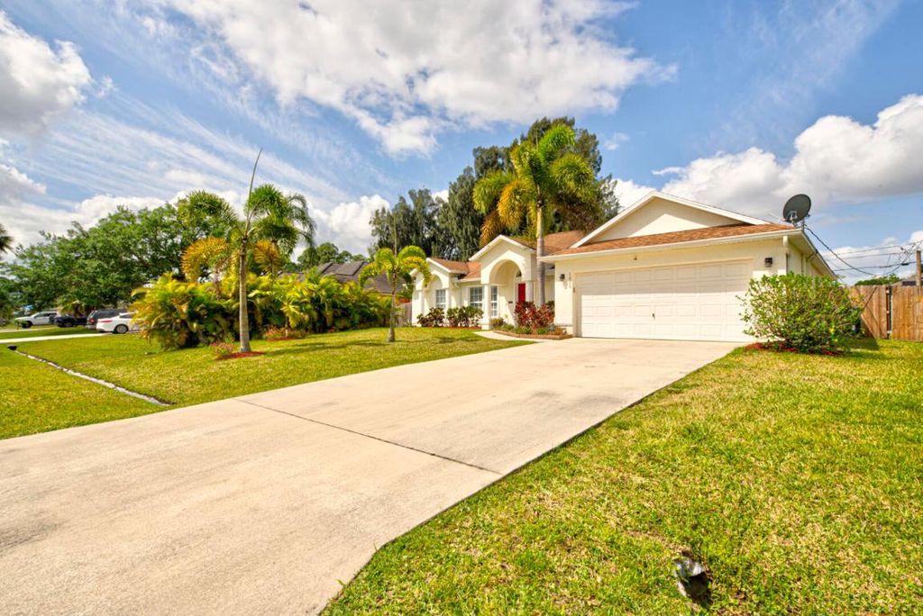 Photo of 1029 SW Bay State Road, Port Saint Lucie, FL 34953 (MLS # R10977172)