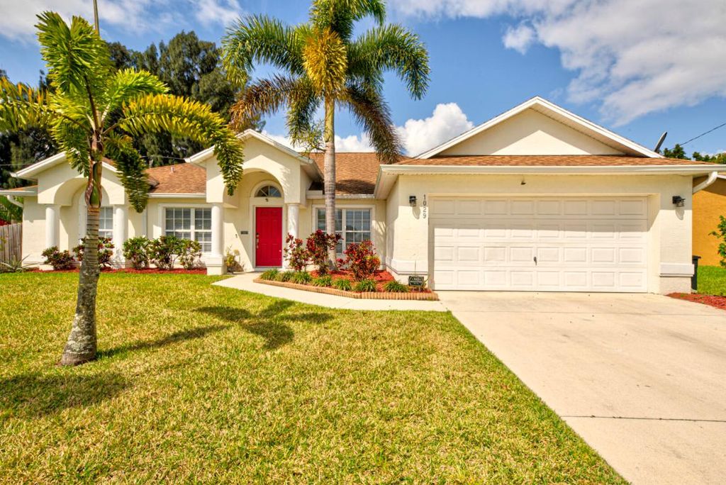 Photo of 1029 SW Bay State Road, Port Saint Lucie, FL 34953 (MLS # R10977172)