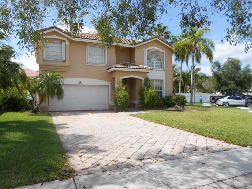 FANTASTIC 2 STORY 4 BEDROOMS 2-1/2 BATH POOL HOME! LARGE OPEN FLOOR PLAN, UPGRADES, TRAY CEILING IN MASTER SUITE & DINING ROOM, LAUNDRY ROOM WITH WASHER & DRYER, KITCHEN WITH STAINLESS STEEL APPLIANCES, WOOD CABINETS, TILE AND WOOD FLOORING THROUGHOUT LIVING AREAS, LOFT,  SLIDERS OPEN TO PATIO AND POOL AREA FROM FAMILY & DINING ROOMS-GREAT FOR ENTERTAINING, OVERSIZED MASTER SUITE WITH DOUBLE SINKS & ROMAN TUB WITH JACUZZI & SEPARATE SHOWER. GREAT AREA CLOSE TO GOOD SCHOOLS, SHOPPING, RESTAURANTS, SAWGRASS MALL, AND MUCH MORE!