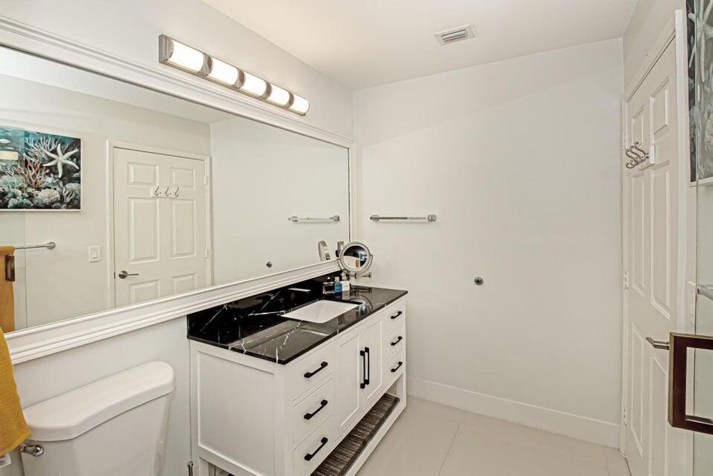Photo of 100 NE 6th Street #704, Boynton Beach, FL 33435 (MLS # R11044037)
