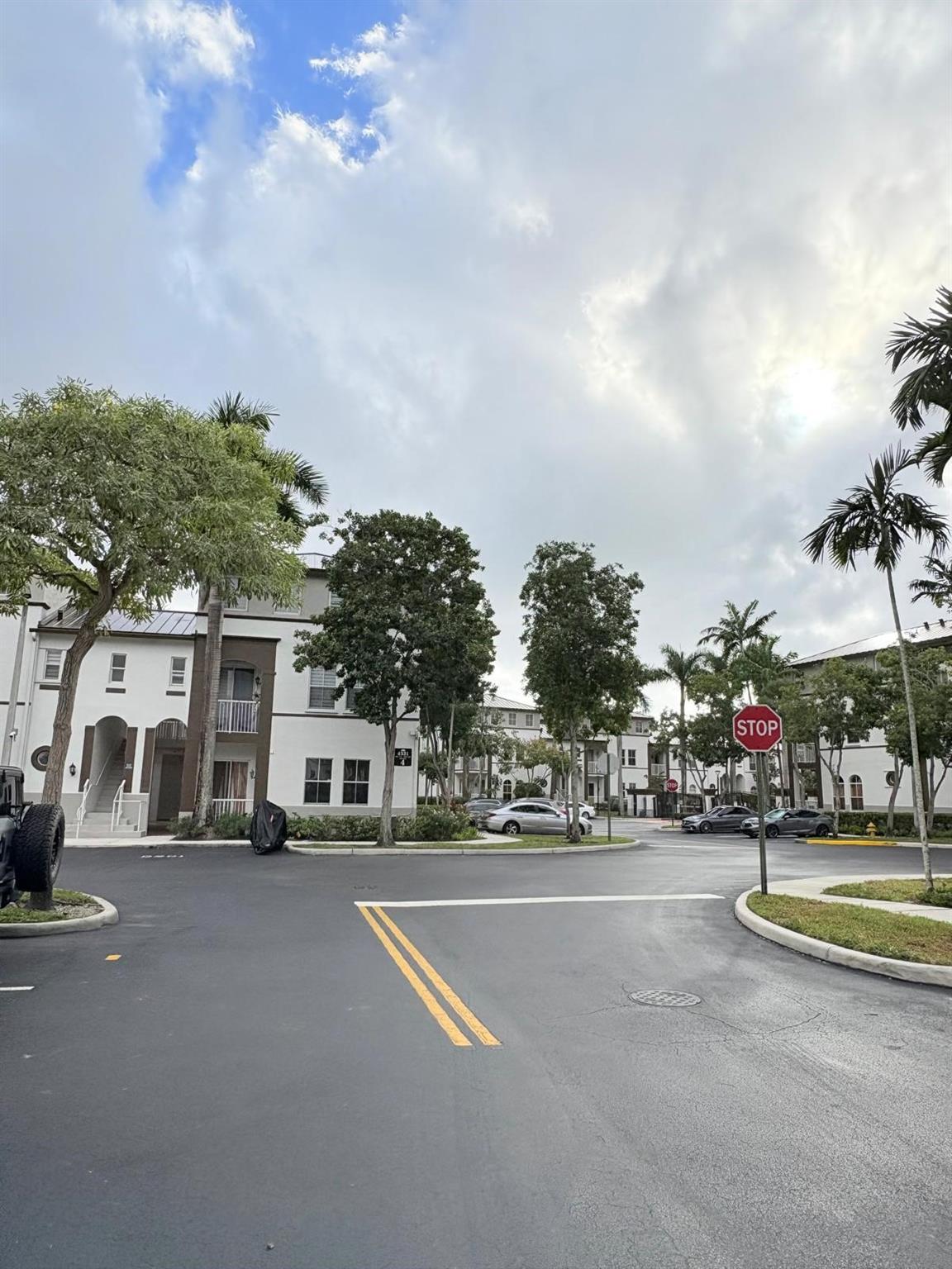 COURTYARDS THREE CONDO - Residential