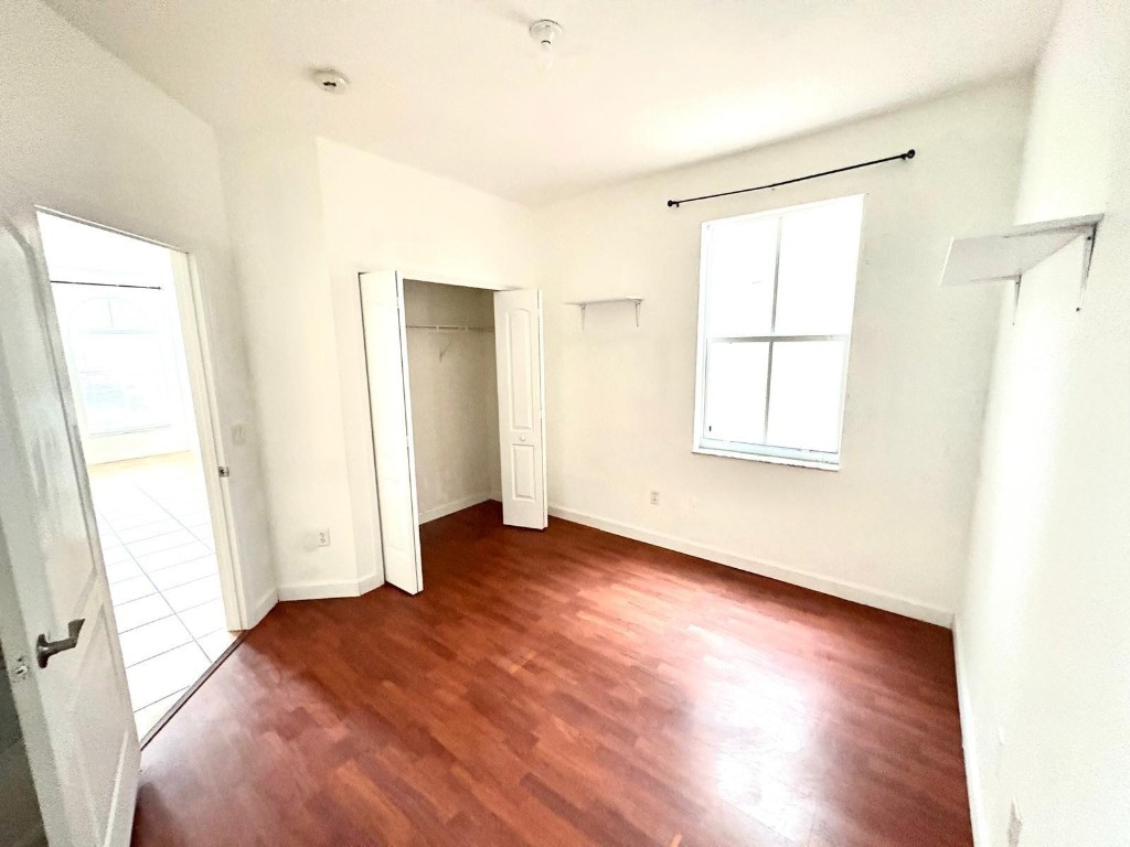 COURTYARDS THREE CONDO - Residential