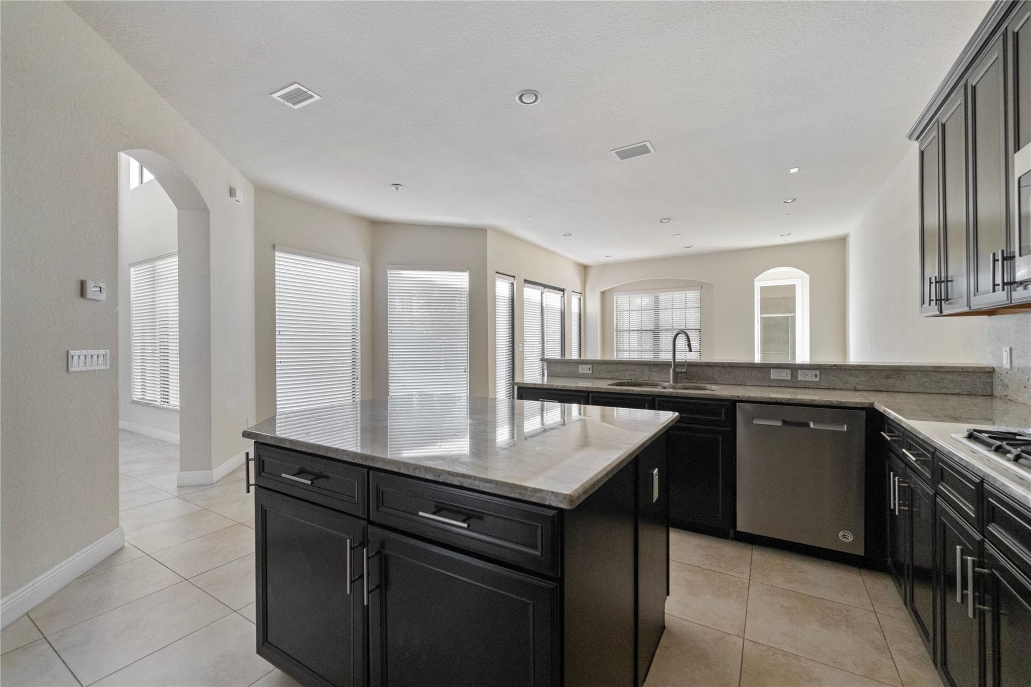 Debuys 180-147 B Miralago - Residential